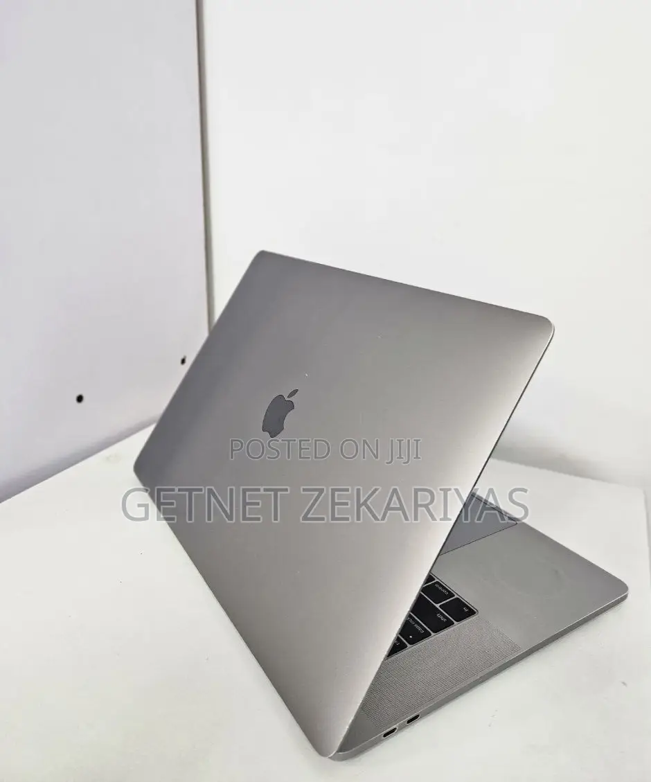 New Laptop Apple MacBook Pro 2017 16GB Intel Core I7 SSD 256GB