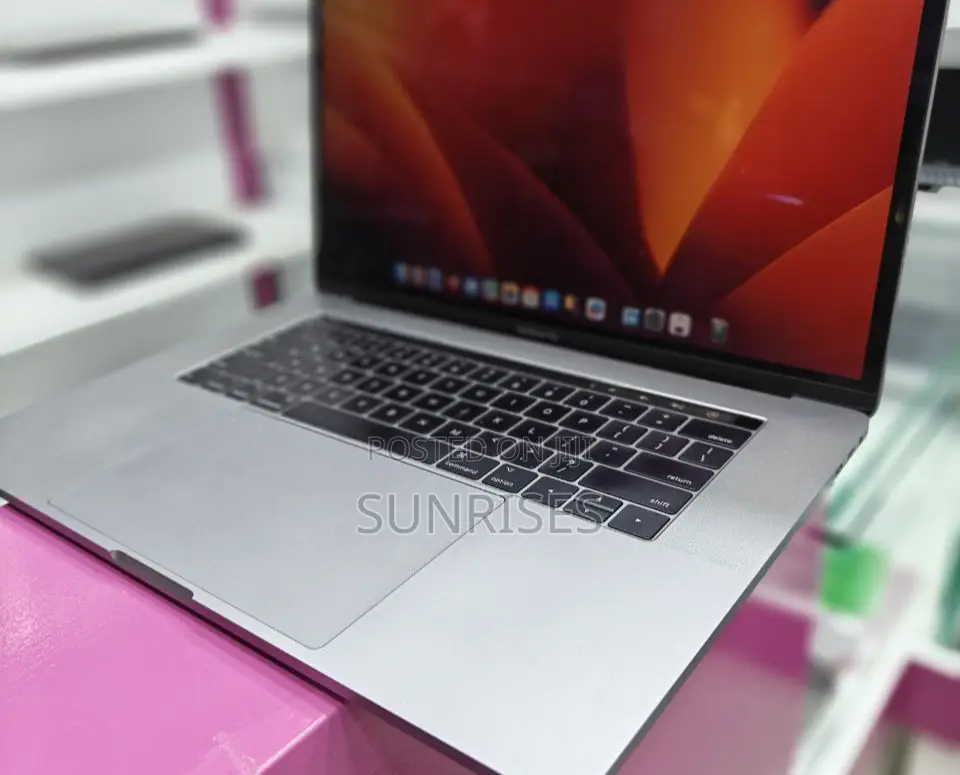 New Laptop Apple MacBook Pro 2017 16GB Intel Core I7 SSD 512GB