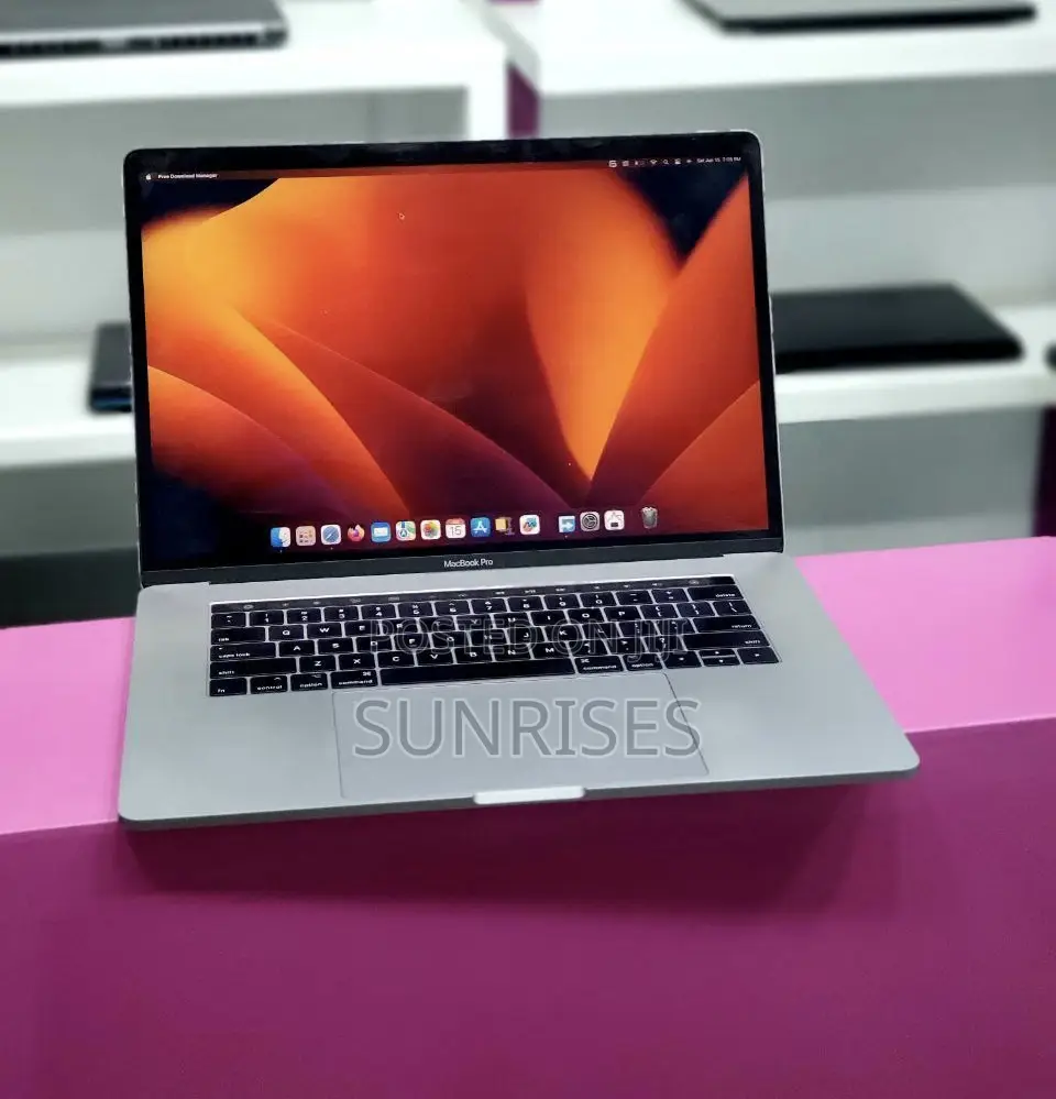 New Laptop Apple MacBook Pro 2017 16GB Intel Core I7 SSD 512GB