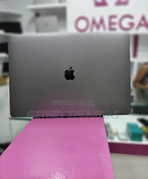 Photo - New Laptop Apple MacBook Pro 2017 16GB Intel Core I7 SSD 512GB