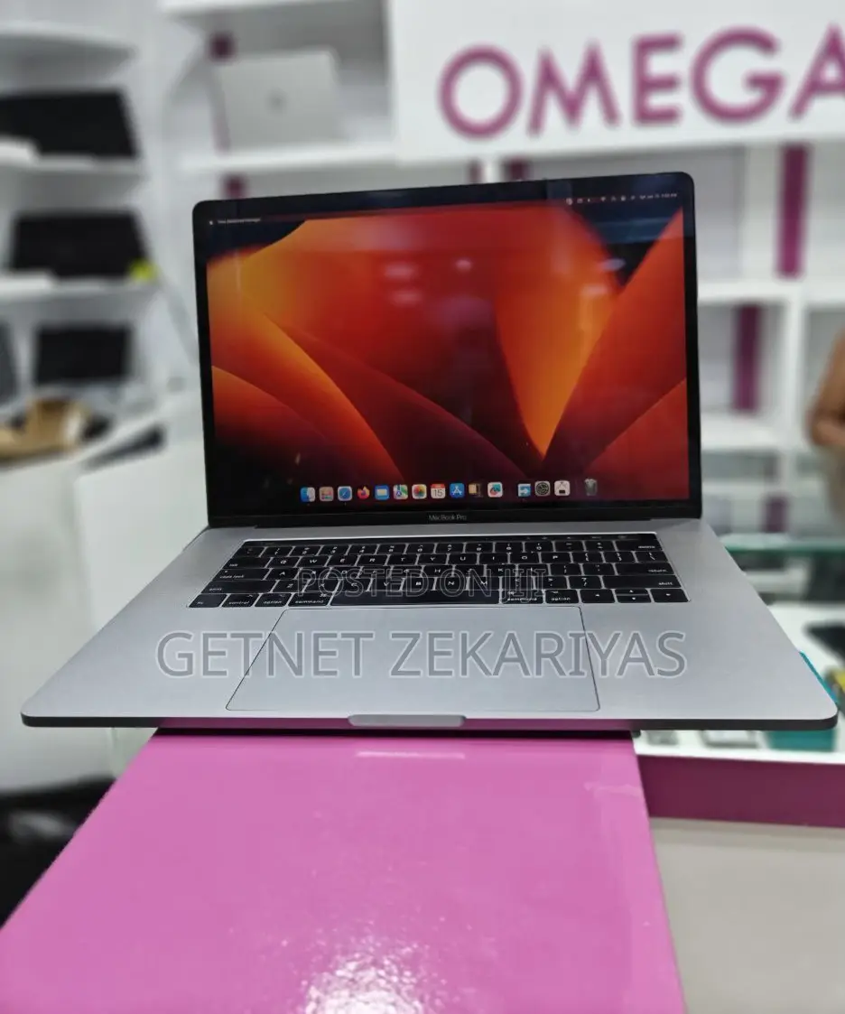 New Laptop Apple MacBook Pro 2017 16GB Intel Core I7 SSD 512GB