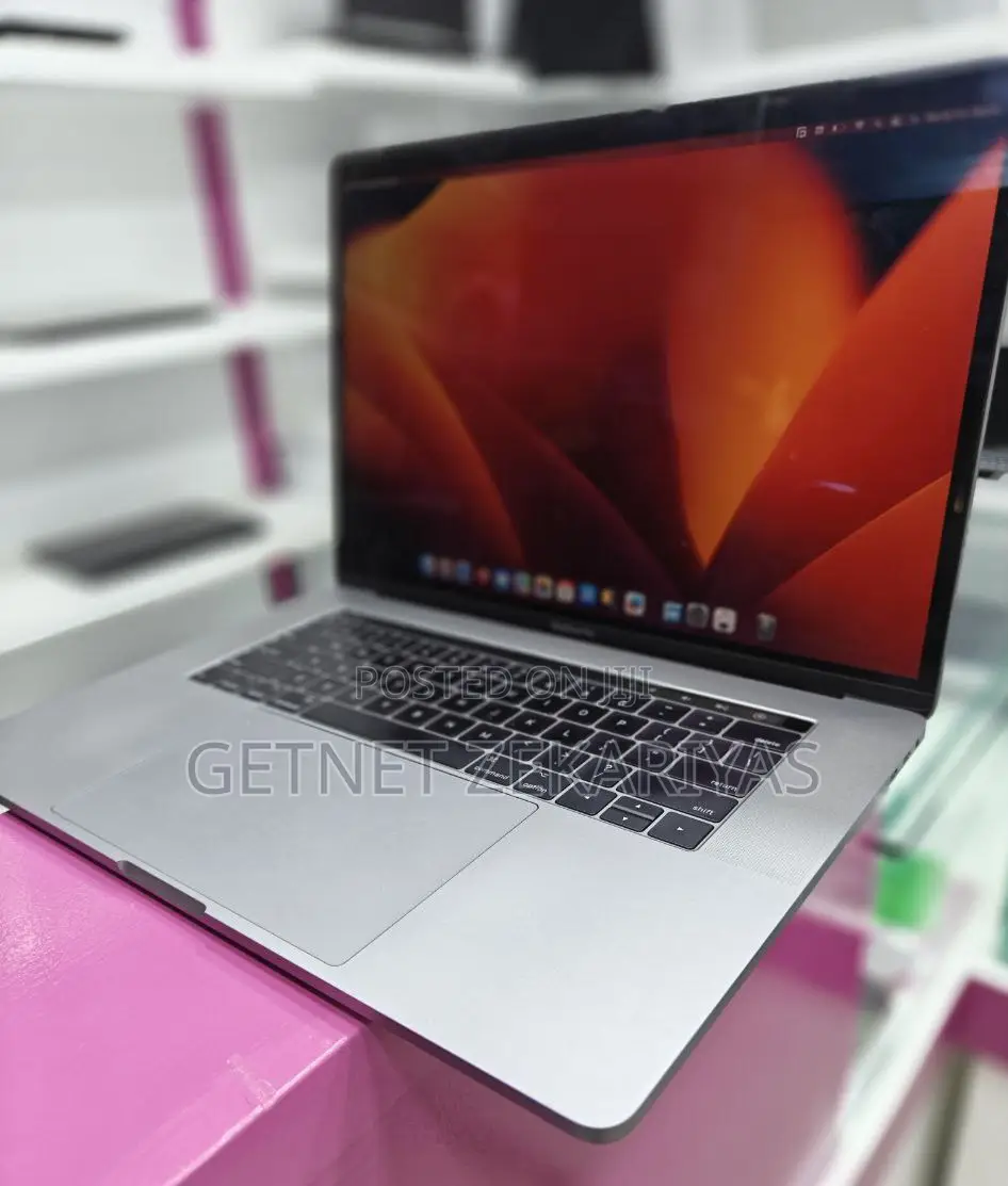 New Laptop Apple MacBook Pro 2017 16GB Intel Core I7 SSD 512GB