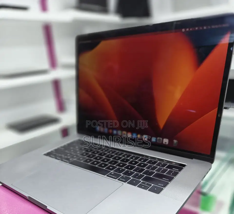 New Laptop Apple MacBook Pro 2018 32GB Intel Core I7 SSD 1T