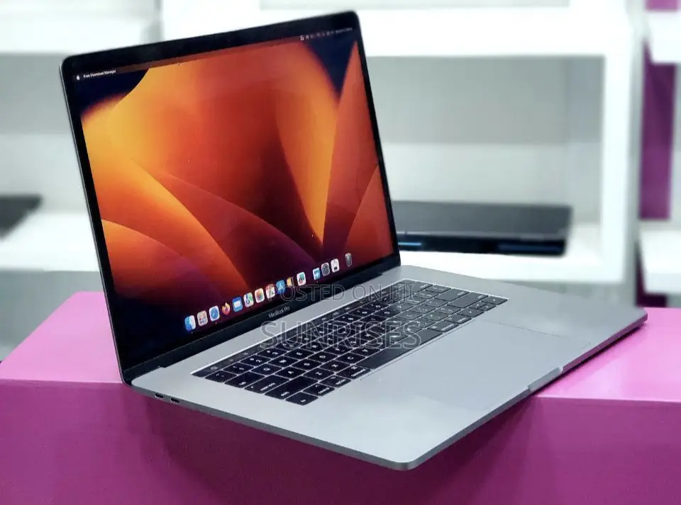New Laptop Apple MacBook Pro 2017 16GB Intel Core I7 SSD 1T