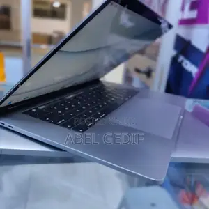 New Laptop Apple MacBook Pro 2017 16GB Intel Core I7 SSD 1T