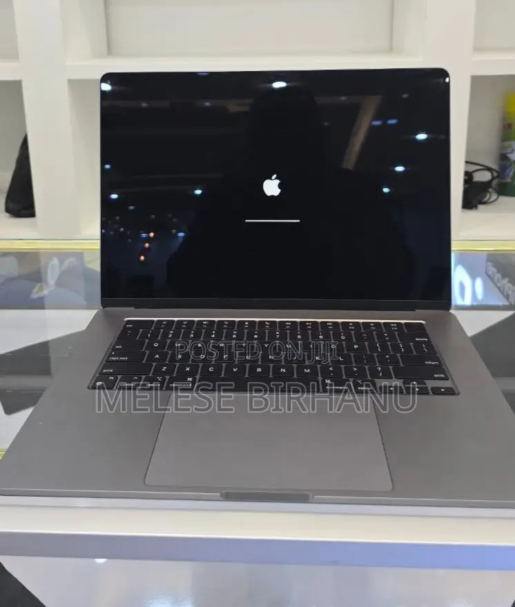 New Laptop Apple MacBook Air 2022 M2 8GB Apple M2 Ultra SSD 512GB