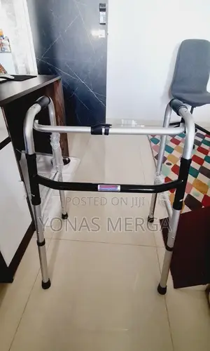 Photo - Walker喝walker峥walker帶ወከር_front Wheels for Ease of Mobility