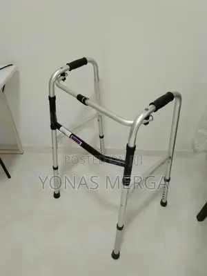 Photo - Walker旦crutches Adult Walker 卉rehab一walker酌walker/ወከር-ወከር/