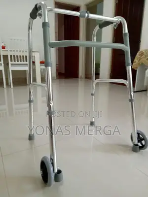 Photo - Aluminum Walker粵walker声walker窣walker在4 Legs Clutch埽ወከር/ ወከር