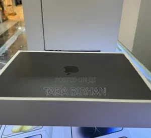 New Laptop Apple MacBook Air 2023 M2 8GB Apple M2 SSD 256GB