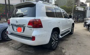 Toyota Land Cruiser 2011 White