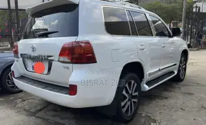 Toyota Land Cruiser 2011 White