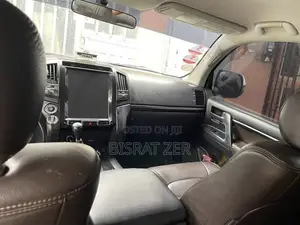 Toyota Land Cruiser 2011 White