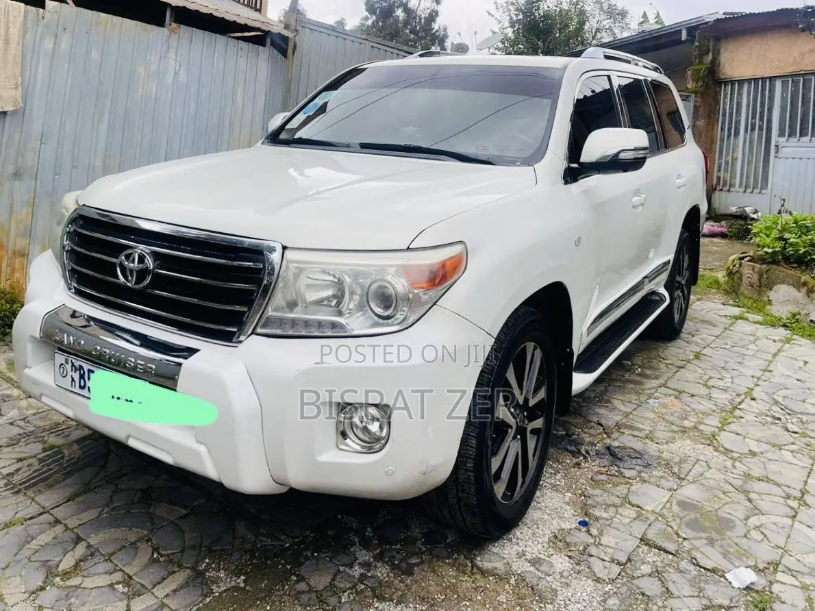 Toyota Land Cruiser 2011 White