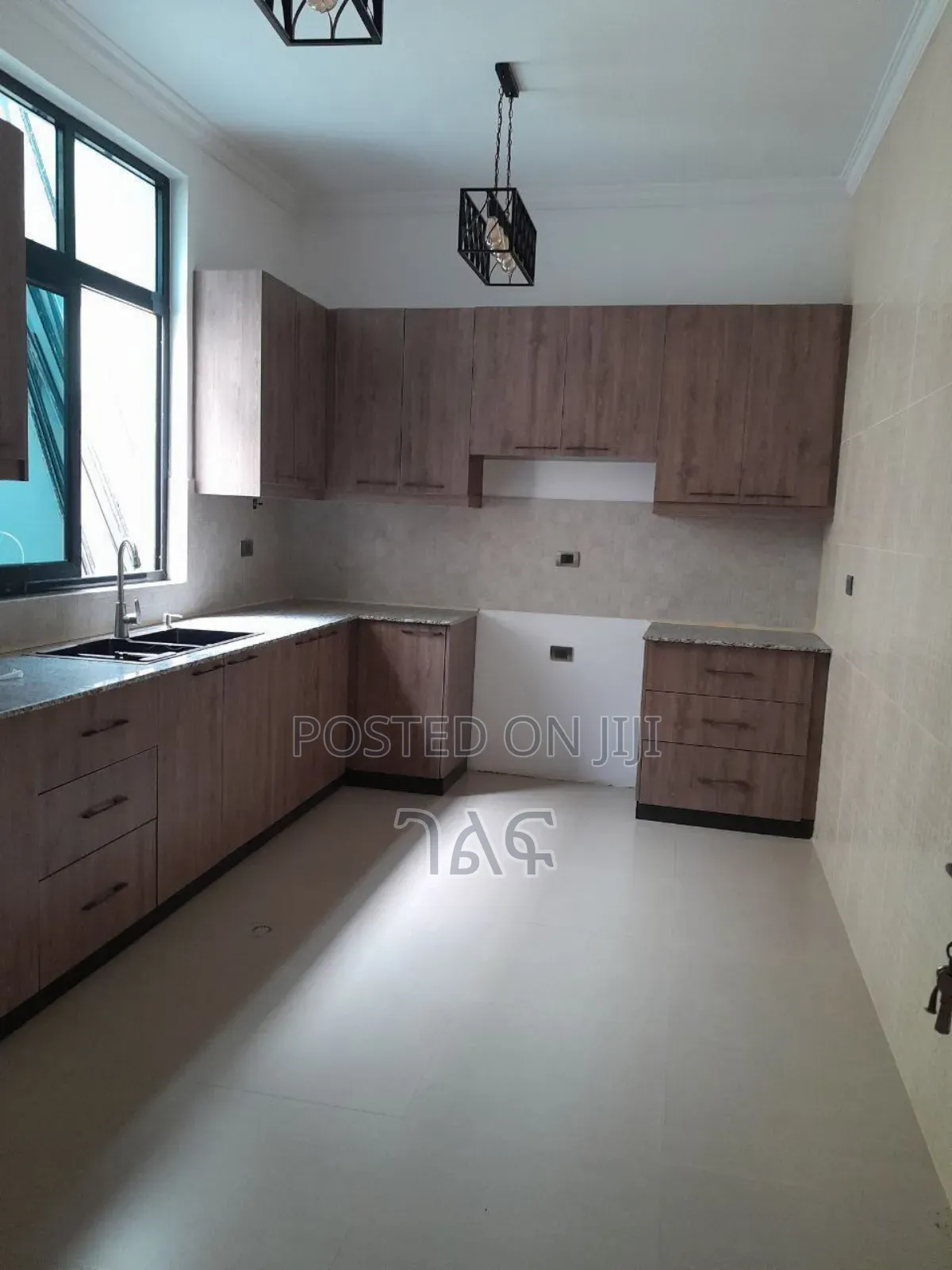 7bdrm House in የሚሸጥ G+3 ቤት ፊጋ 210, Bole for sale