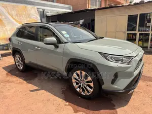 Photo - Toyota RAV4 Limited FWD 2020 Blue