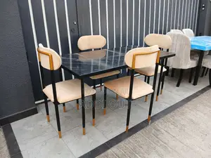 መመገቢያ ጠረጴዛ