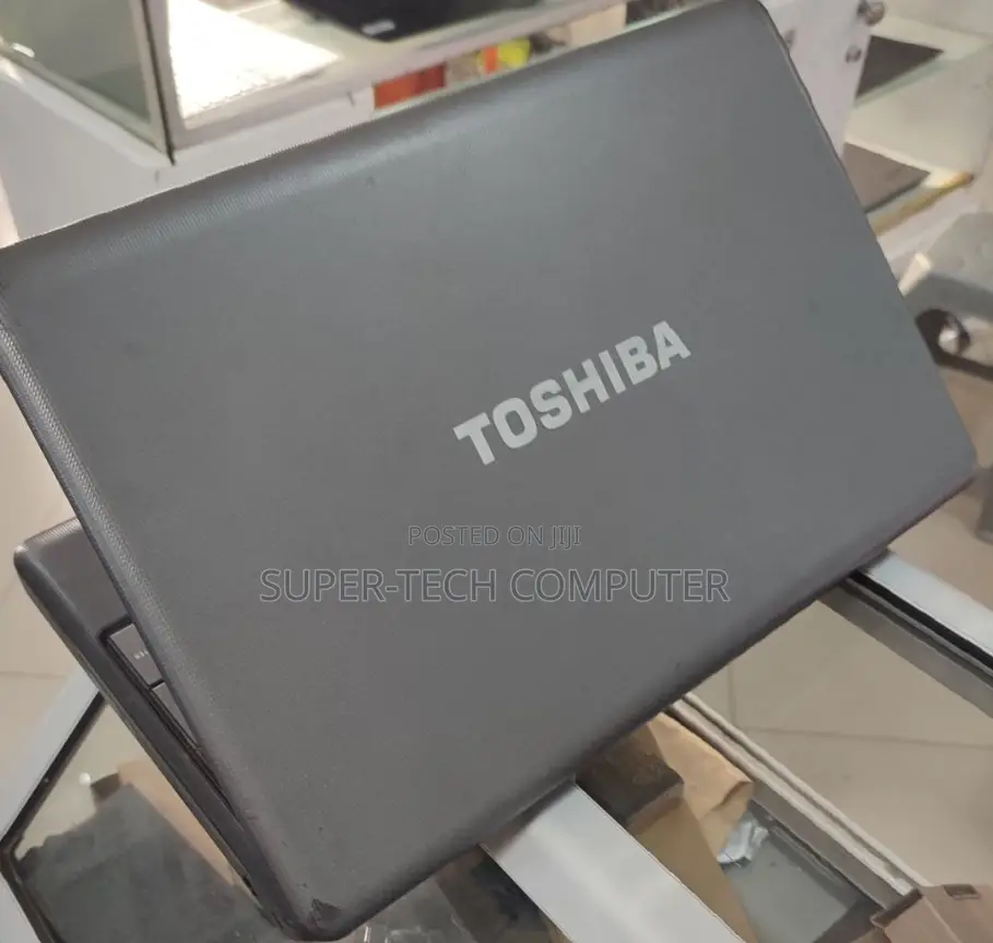 Laptop Toshiba Satellite C665 4GB Intel Core I3 HDD 500GB