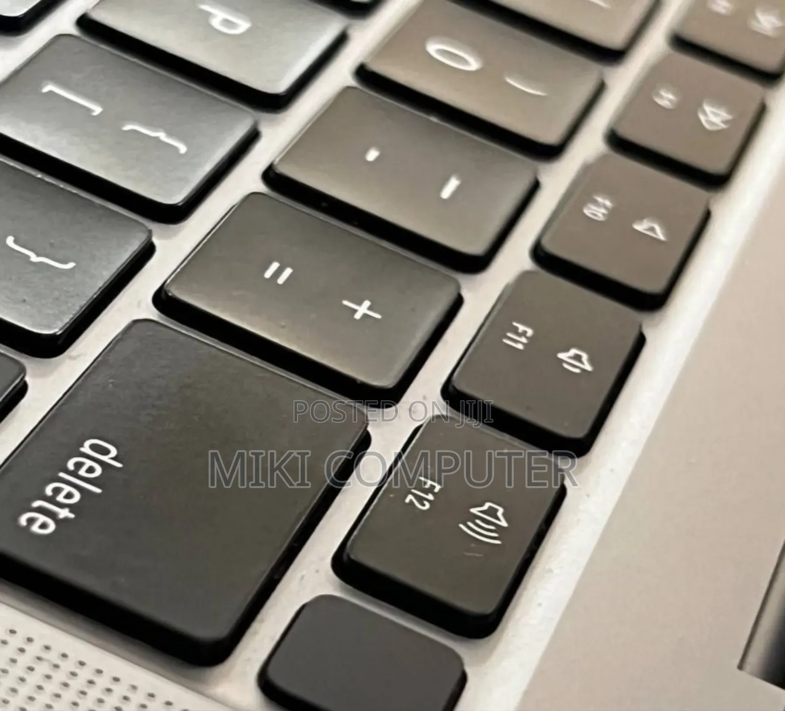 New Laptop Apple MacBook 2018 8GB Intel Core I5 SSD 256GB