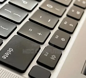 New Laptop Apple MacBook 2018 8GB Intel Core I5 SSD 256GB