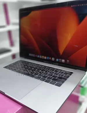 New Laptop Apple MacBook Pro 2017 16GB Intel Core I7 SSD 512GB