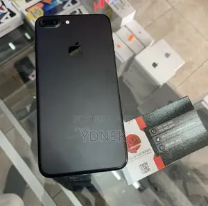 Photo - Apple iPhone 7 Plus 128 GB Black