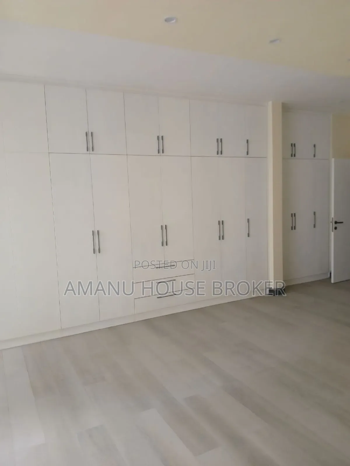 3bdrm Apartment in አራት ኪሎ አከባቢ, Arada for sale