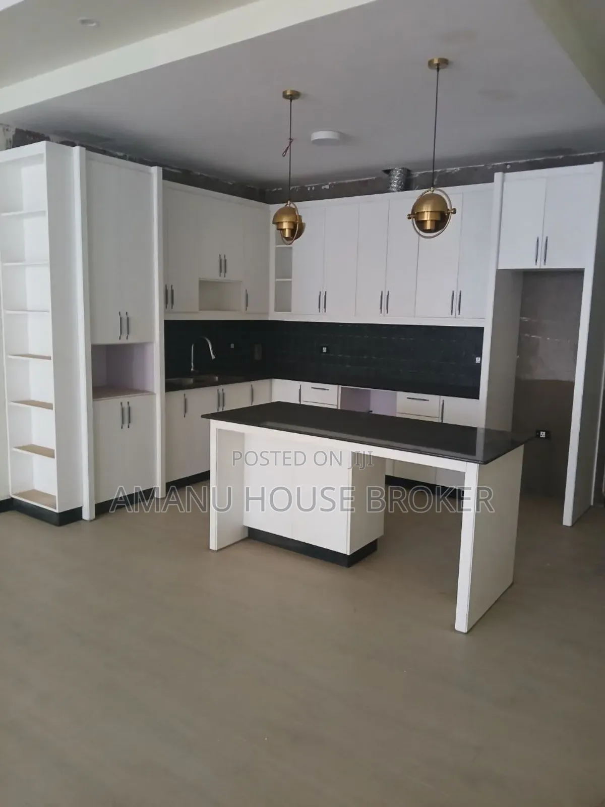 3bdrm Apartment in አራት ኪሎ አከባቢ, Arada for sale