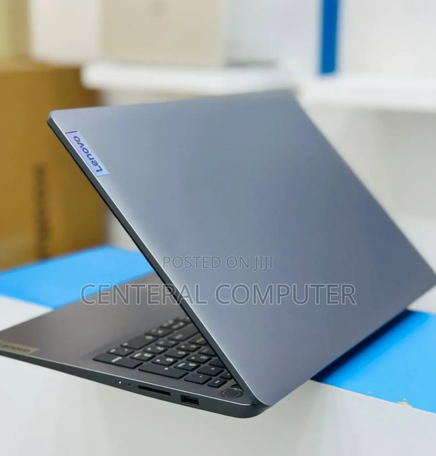 New Laptop Lenovo IdeaPad V570 4GB Intel Core I3 SSD 256GB