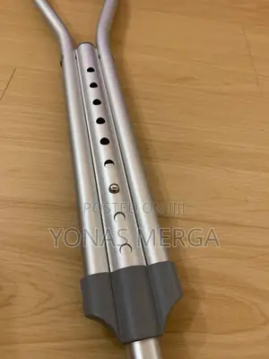 Crutches声a Pair of Adult Crutches者 W/Adjustable Height
ክራንች