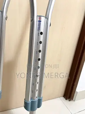 Photo - Auxiliary Crutches 某crutches/Kranch to Support Aid Walking