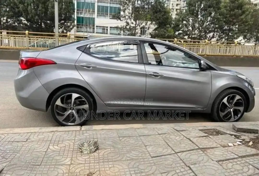 Hyundai Avante 2012 Silver