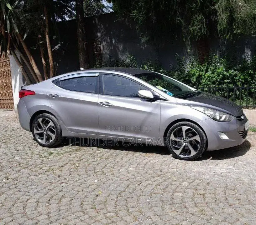 Hyundai Avante 2012 Silver