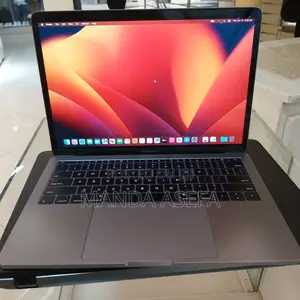 Photo - New Laptop Apple MacBook Pro 2017 16GB Intel Core I7 SSD 512GB
