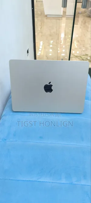 Photo - New Laptop Apple MacBook Air 2024 M3 13-Inch 8GB Apple M3 SSD 256GB