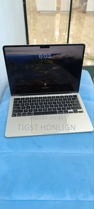 New Laptop Apple MacBook Air 2024 M3 13-Inch 8GB Apple M3 SSD 256GB