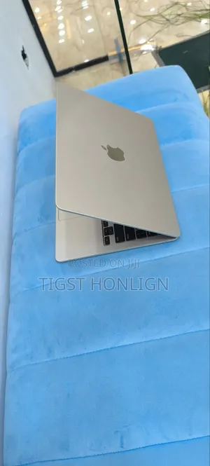 New Laptop Apple MacBook Air 2024 M3 13-Inch 8GB Apple M3 SSD 256GB