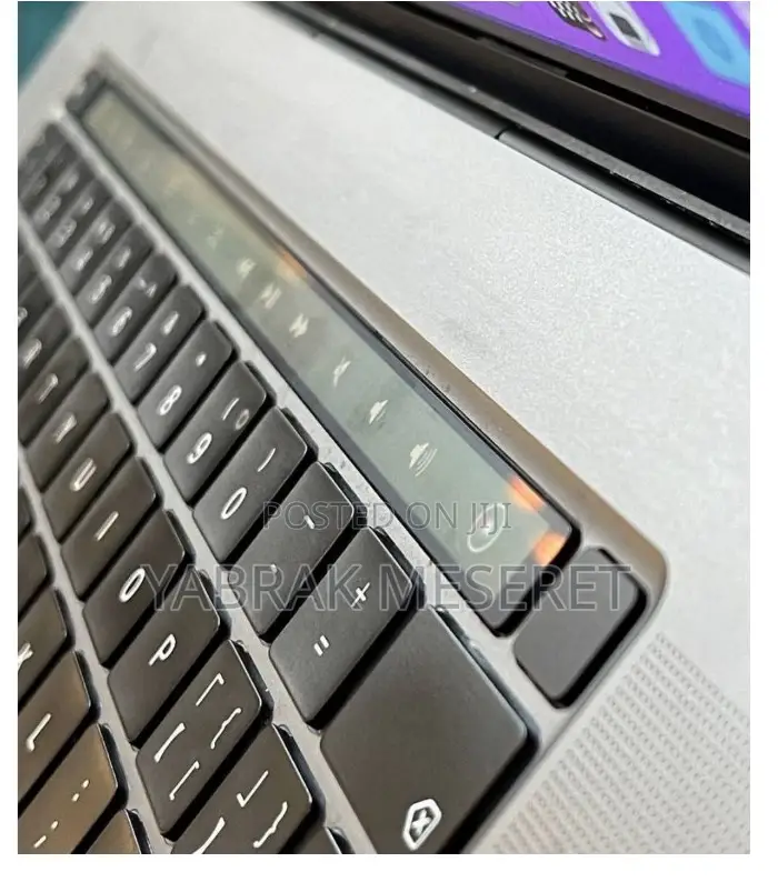 New Laptop Apple MacBook Pro 2017 16GB Intel Core I7 SSD 512GB