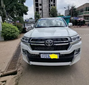 Photo - Toyota Land Cruiser 4.5 V8 GXR 2020 White