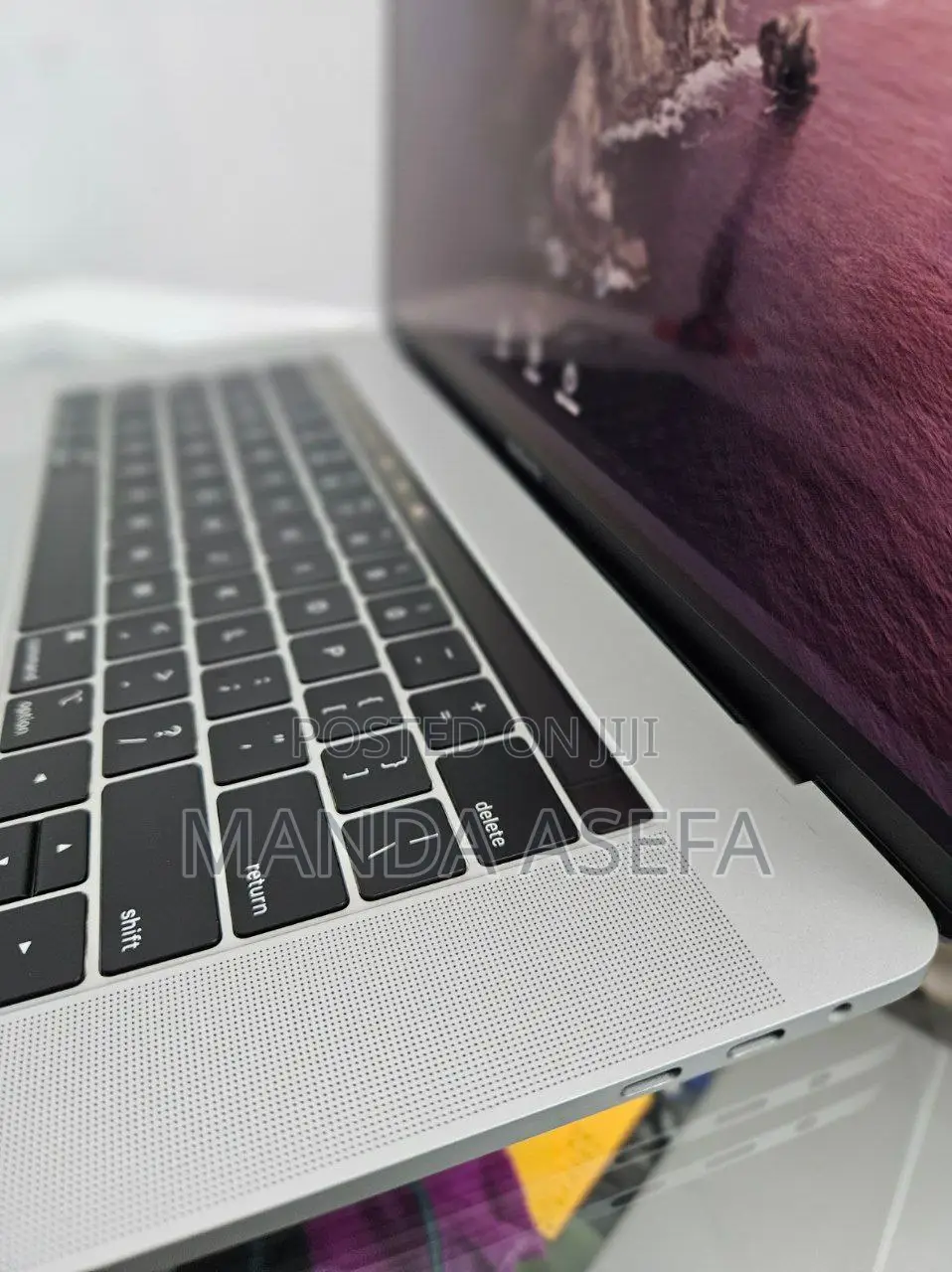 New Laptop Apple MacBook Pro 2018 16GB Intel Core I7 SSD 256GB