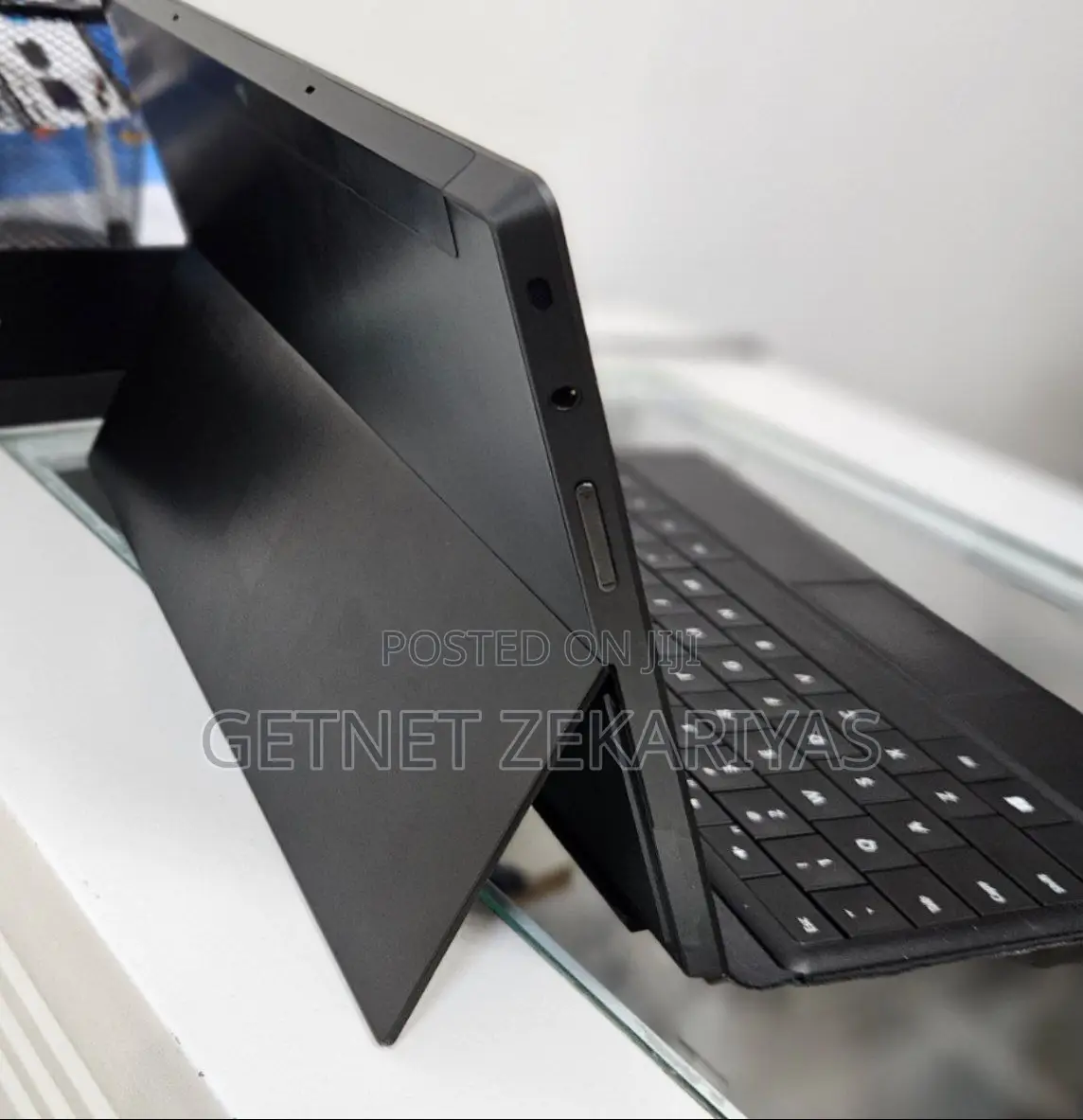 New Laptop Microsoft Surface 2GB Intel Pentium SSD 32GB