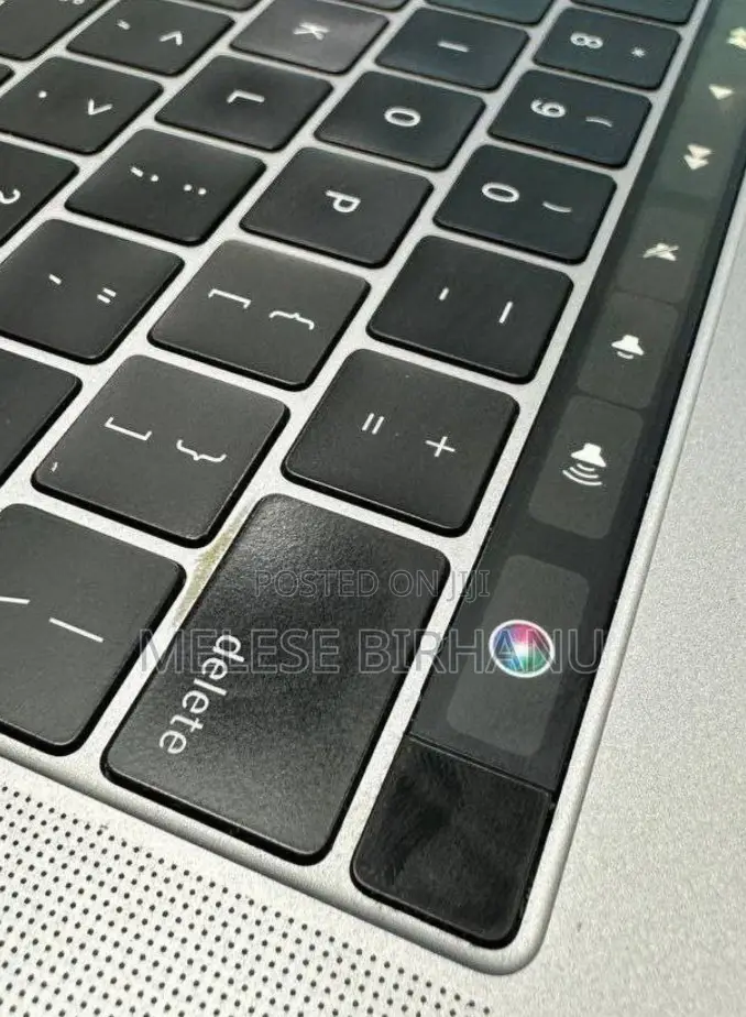 New Laptop Apple MacBook Pro 2018 32GB Intel Core I7 SSD 1T