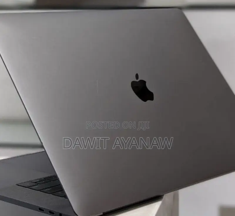 New Laptop Apple MacBook Pro 2018 16GB Intel Core I7 SSD 1T