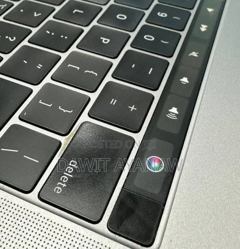 New Laptop Apple MacBook Pro 2018 16GB Intel Core I7 SSD 1T