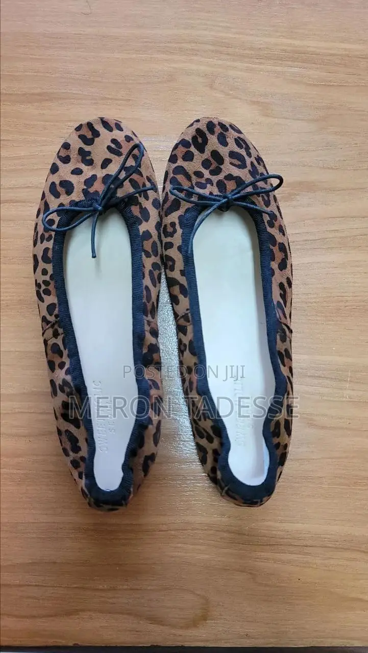 35 ቁጥር ሞደ ጠባብ ጫማ ፡ ነብራማ Small Size Shoe Tiger Print