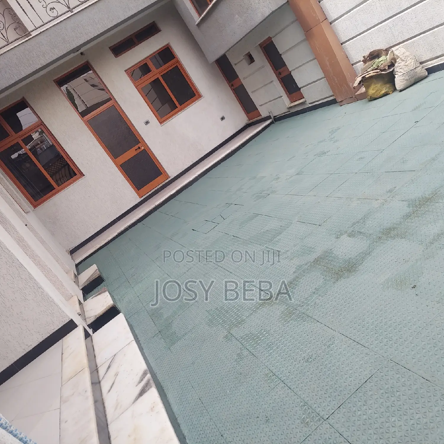 15bdrm House in Bole for rent