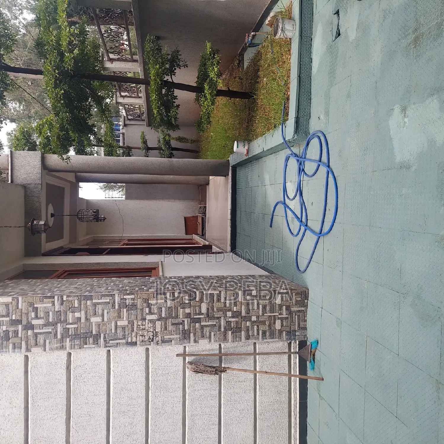 15bdrm House in Bole for rent