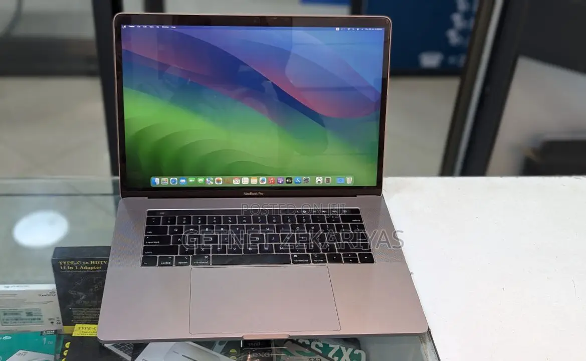 New Laptop Apple MacBook Pro 2018 16GB Intel Core I7 SSD 512GB