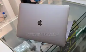 New Laptop Apple MacBook Pro 2018 16GB Intel Core I7 SSD 512GB