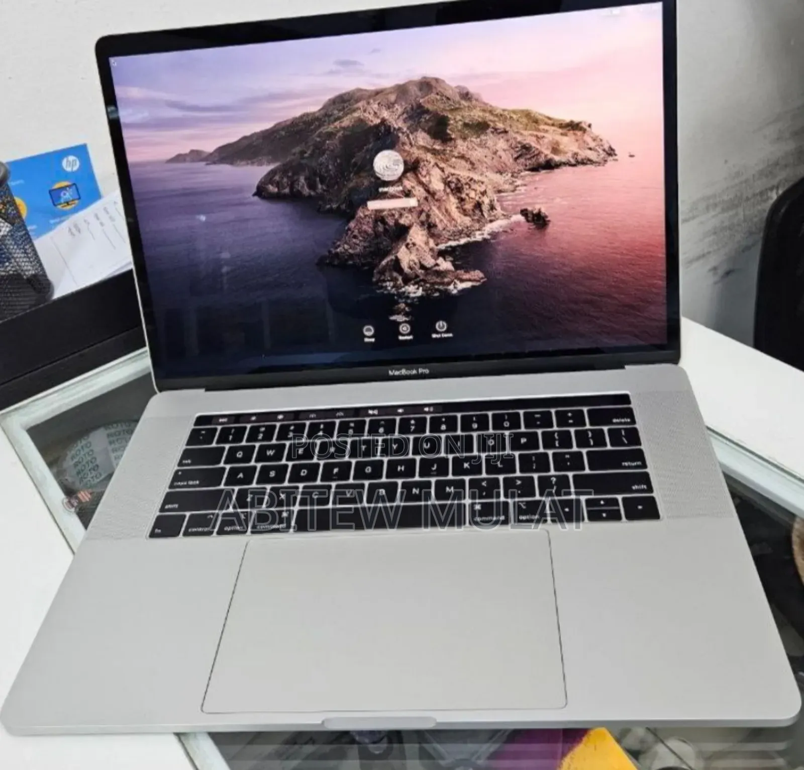 New Laptop Apple MacBook Pro 2018 16GB Intel Core I7 SSD 256GB